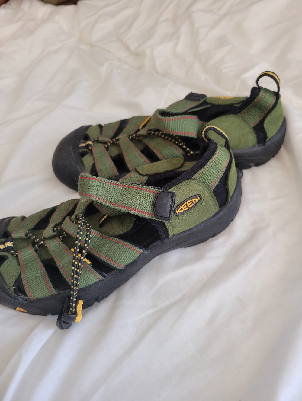 Keen Sandles Size 4 Waterproof Athletic Shoes Green/black